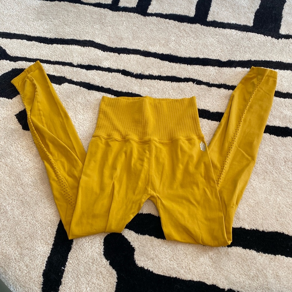 NWOT! Free People Movement Good Karma Leggings